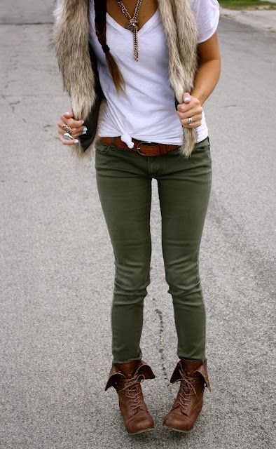 looove this… Simple white tee with olive skinny jeans and brown ankle boots.