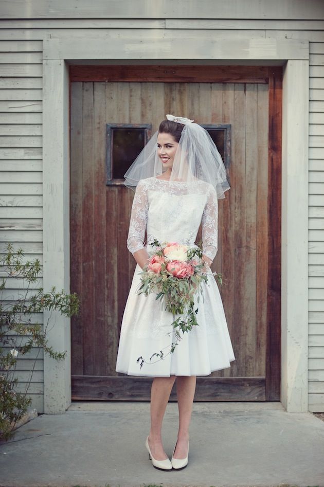 love this vintage wedding dress with lace sleeves + short veil combo!