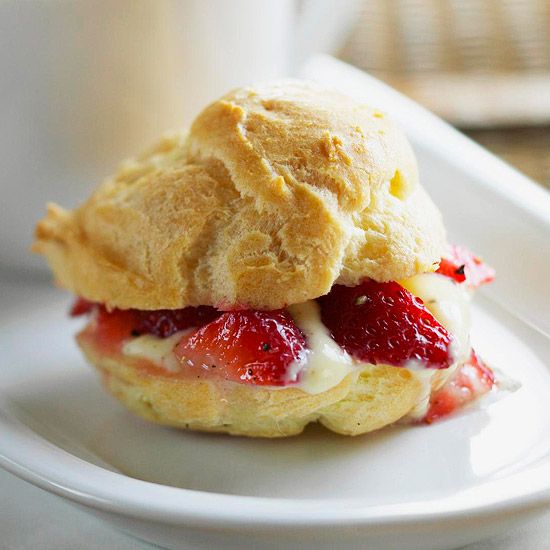 recipe for cream puff pastries with black-pepper strawberries