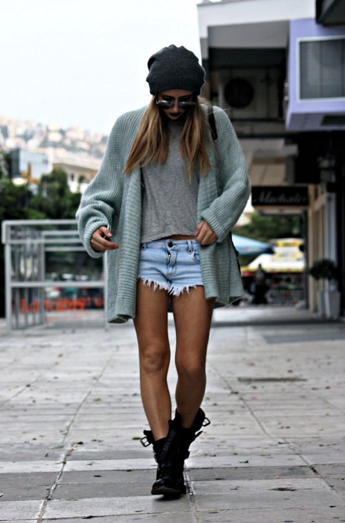 shorts-boots-sweater