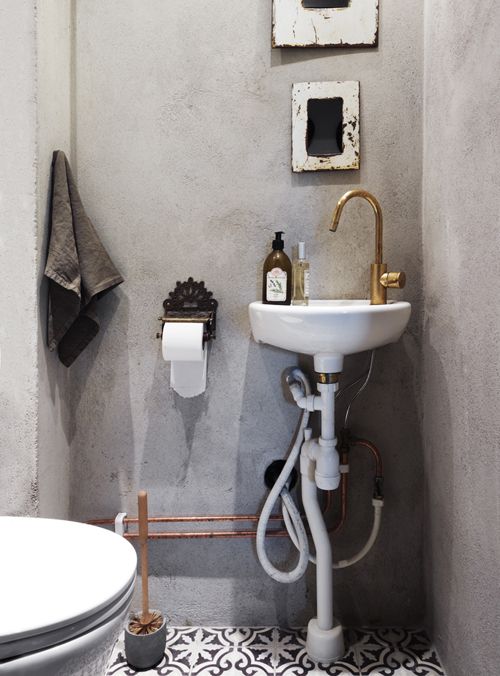Cement Walls -   Small and Functional Bathroom Design Ideas