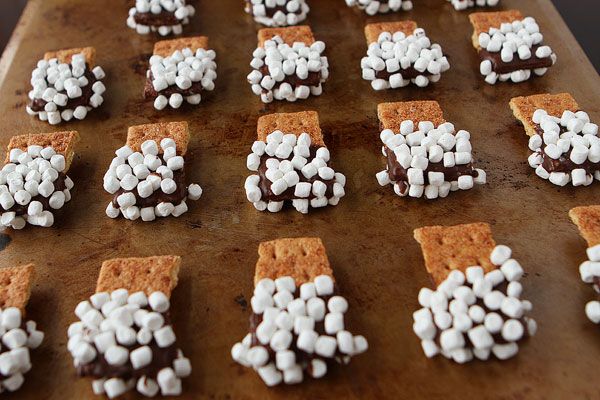 sweet little S'more treats…Graham cracker dipped in chocolate, then sprink