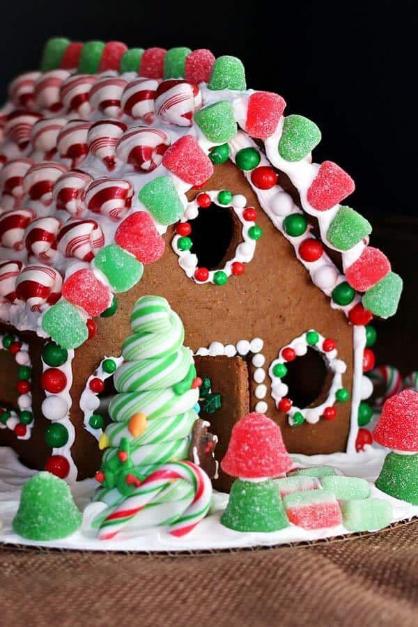 Christmas Gingerbread House -   Cristmass Gingerbread and Pretzel Houses Ideas