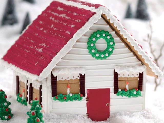 Vermont Holiday Gingerbread Farmhouse -   Cristmass Gingerbread and Pretzel Houses Ideas