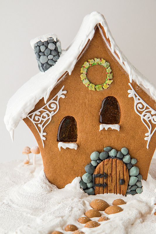 A Very Fairy Gingerbread House -   Cristmass Gingerbread and Pretzel Houses Ideas
