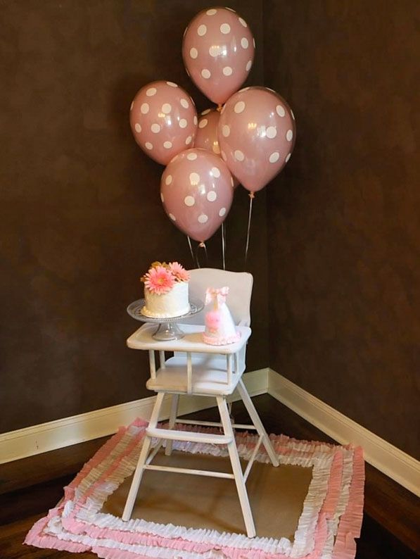 what a cute first birthday set up!