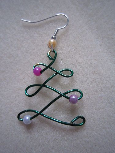 wire Christmas tree earrings