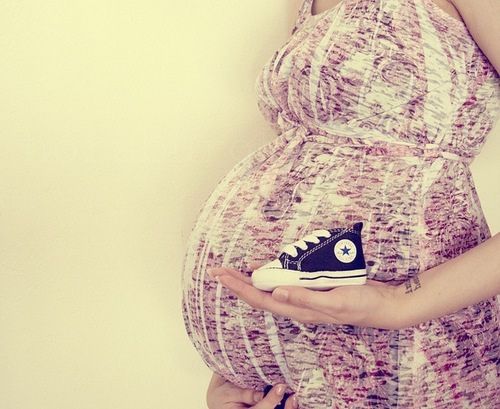 7 Creative Pictures to Take While Pregnant