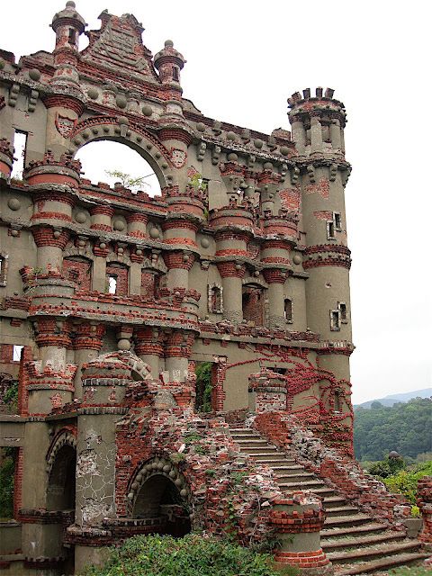 Bannerman's castle, Abandoned military surplus warehouse, Pollepel Island, H