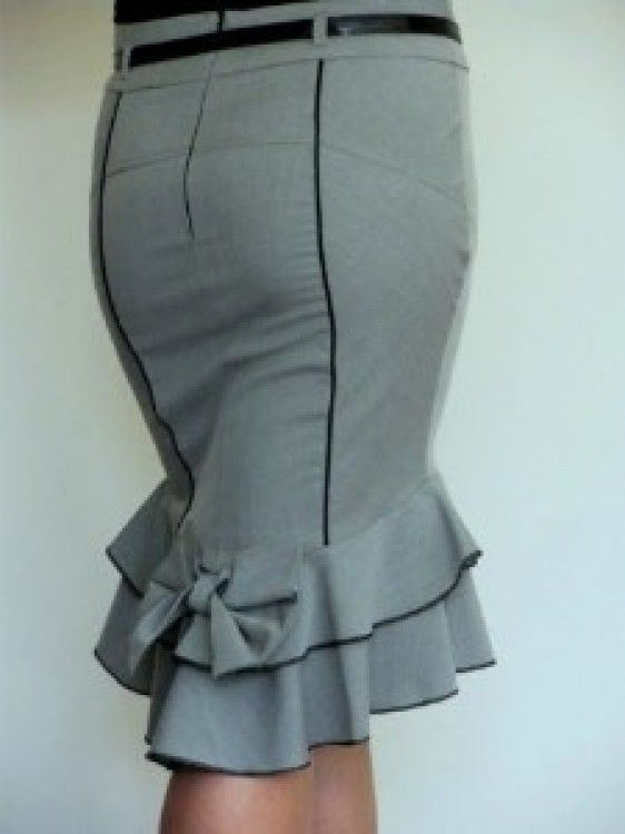 Bow pencil skirt – so cute! But my butt would be busting out of this thing all o