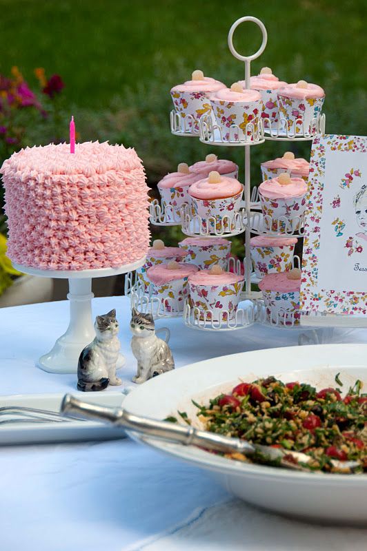Cake for birthday girl. Cupcakes for guests. Love the easy cake decor