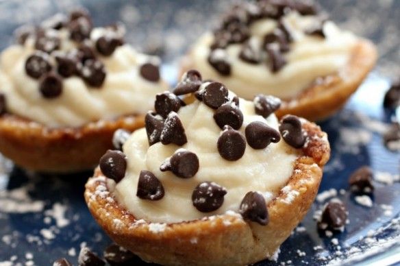 Cannoli Cupcakes…. i've died and gone to heaven.