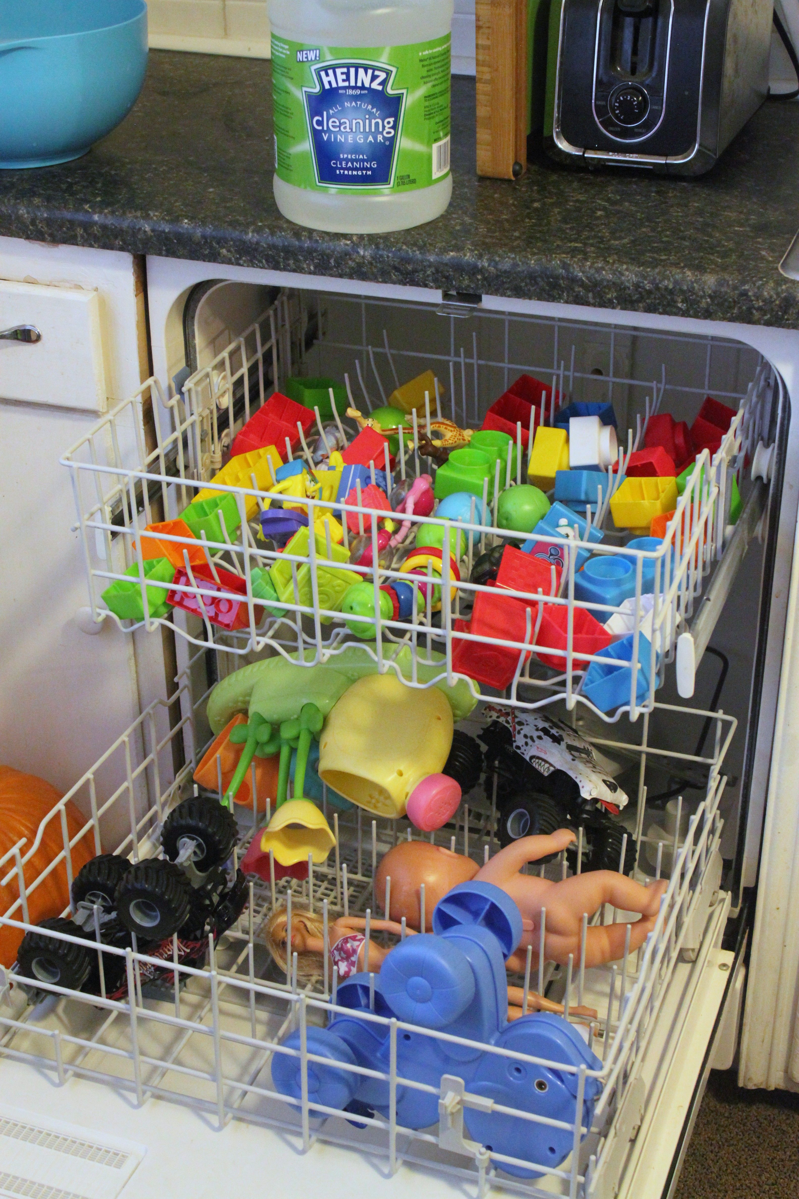 Clean your kids toys in the dishwasher with vinegar! #HeinzVinegar