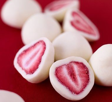 Clever idea… Strawberries dipped in vanilla Greek yogurt and frozen. Good picn