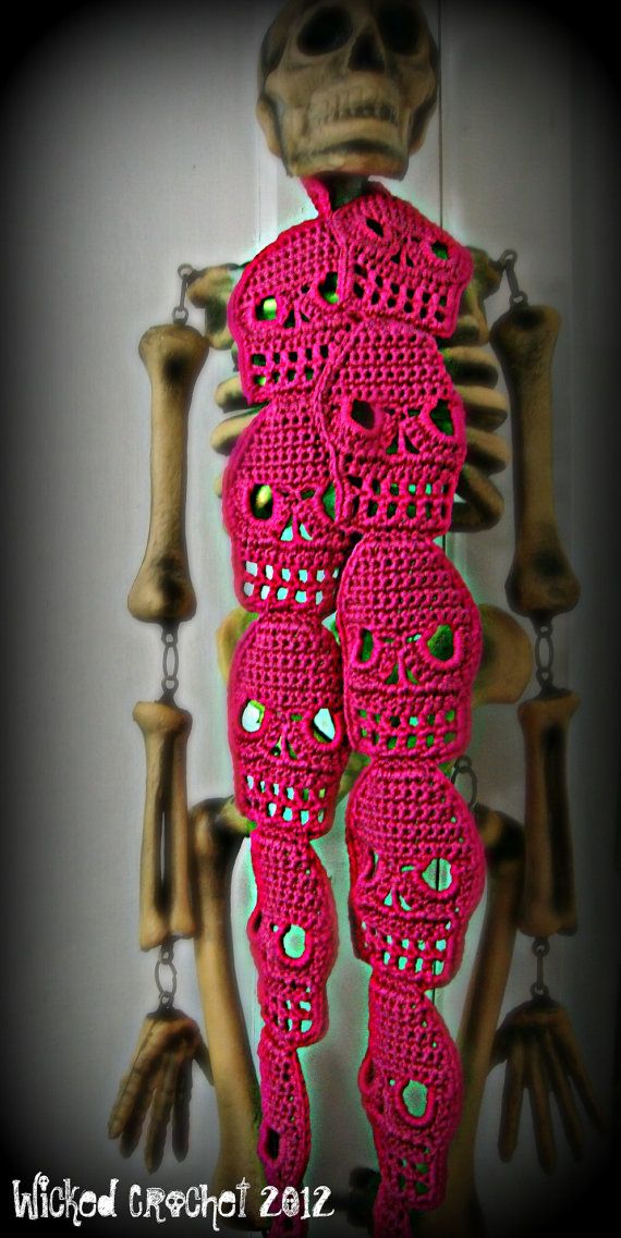 Crochet Skull Scarf. I HAVE TO LEARN THIS!!!