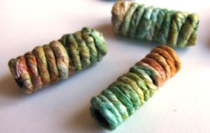DIY Paper Yarn Beads~I want to learn how to do this.