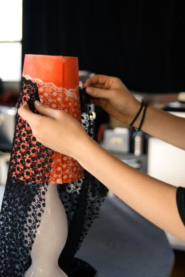 DIY: lace-painted lamp