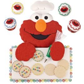 Elmo's the Birthday Baker Cake.