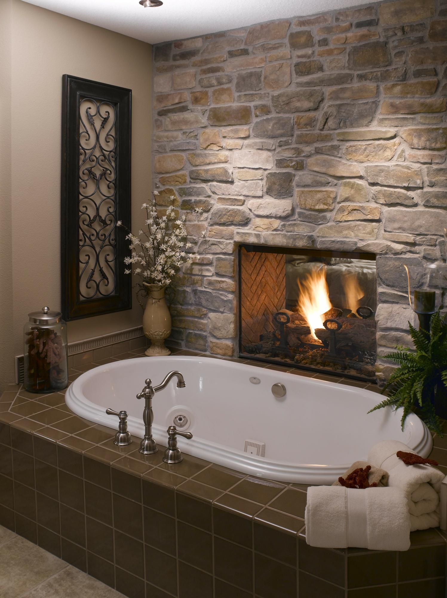 Fireplace between the master bedroom and tub. Yes please!  On vacay I got to tak