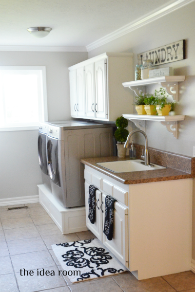 Laundry room update with links to several DIY tutorials via Amy Huntley (The Ide