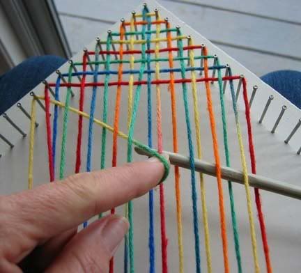 Nail loom tutorial – excellent tutorial on making a nail loom square for blanket
