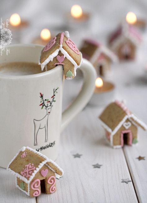 Pretty sure these are the cutest things ever. Mini little gingerbread house.