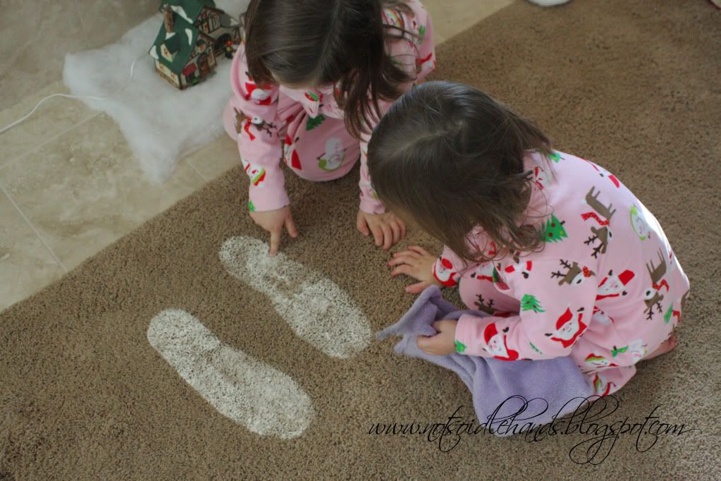 Santa Footprints = Baking soda and Glitter … What a way to keep the magic aliv