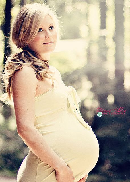 Stunning maternity pic, great use of light