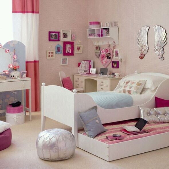 Teenage girls room