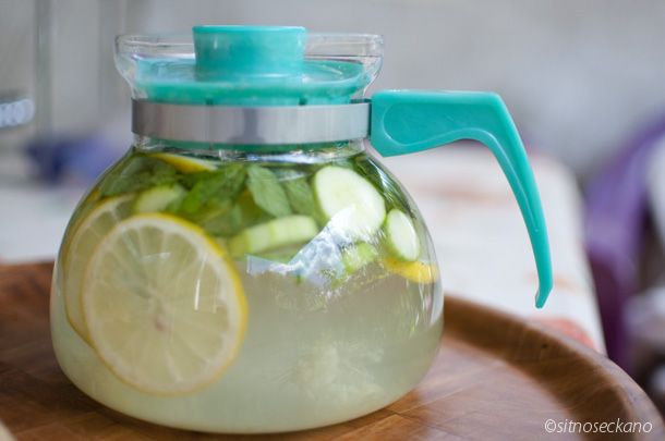 To boost weight loss – 2L water, 1 medium cucumber, 1 lemon, 10-12 mint leaves.