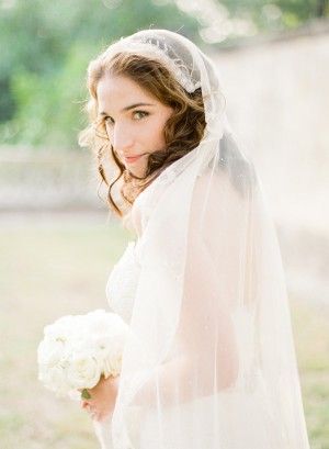 Vintage Cap Veil (Such a gorgeous photo by KT Merry Photography)
