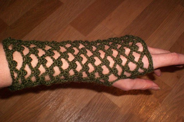Crocheted wrist warmers, from my imagination. Virkatut ranteen ... -   Crocheted wrist warmers