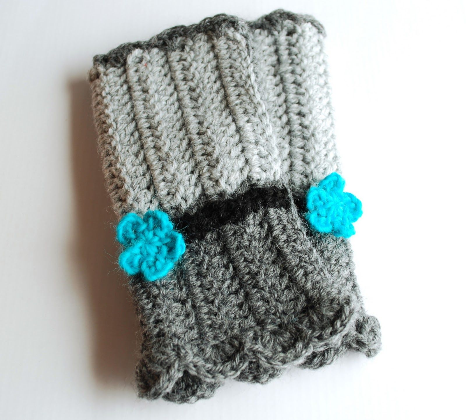 craftydill: pattern : crocheted wrist warmers -   Crocheted wrist warmers