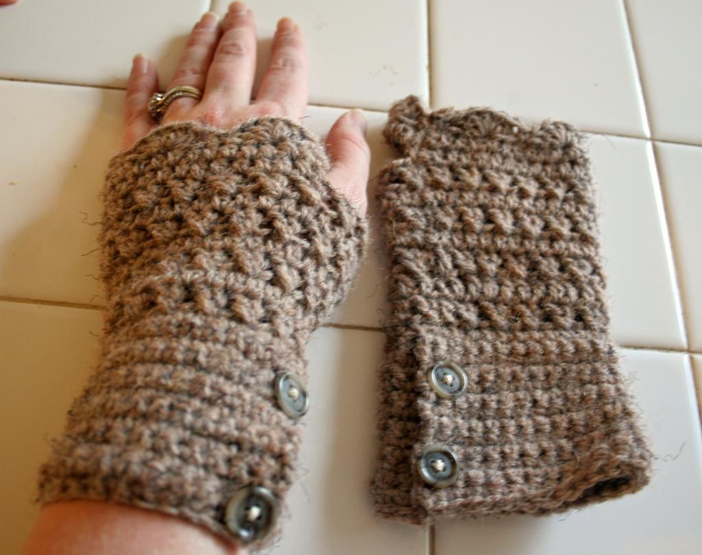 Hot Cross Wrist Warmers by sarahnkids - Craftsy -   Crocheted wrist warmers