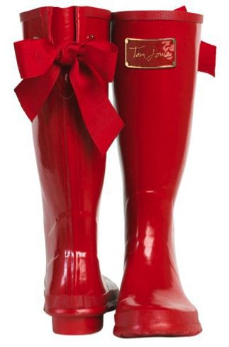cute red rain boots {love the bows}