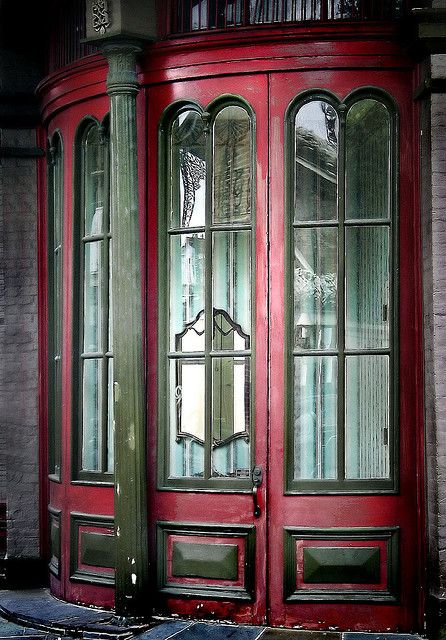 french quarter curved window – New Orleans