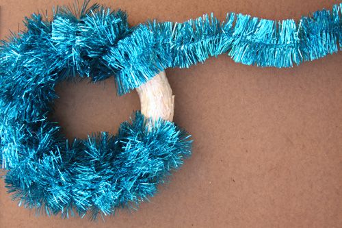 How to make a wreath with tinsel