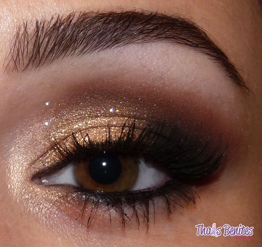 makeup gold smokey eyes