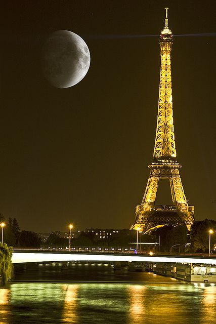 moon over the tower, Paris