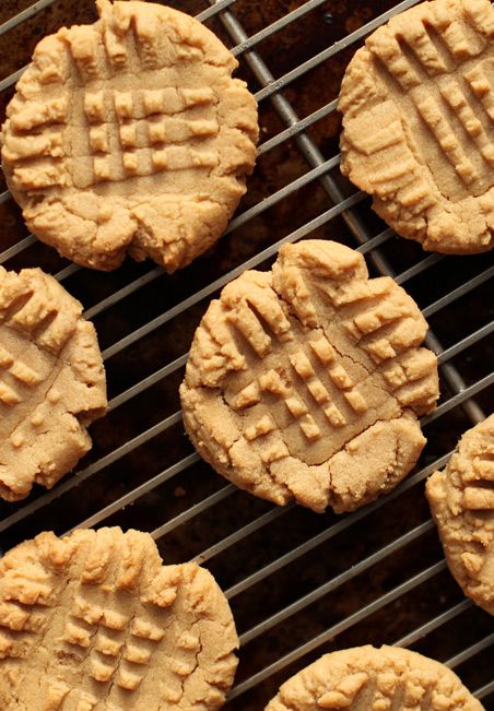 ONLY  4 INGREDIENT PEANUT BUTTER COOKIES!