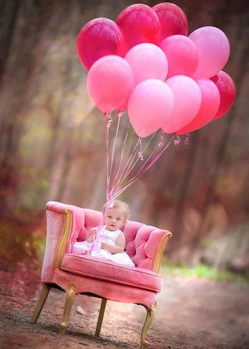 pink chair and pink balloons – photo ideas for first birthday