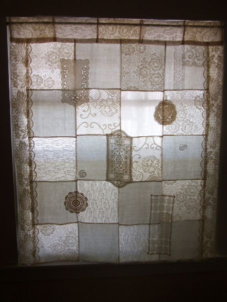 Patchwork Lace Curtain in Living Room -   vintage patchwork curtains