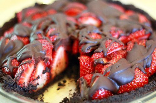 Chocolate Covered Strawberry Pie  EVERYTHING I LOVE :)