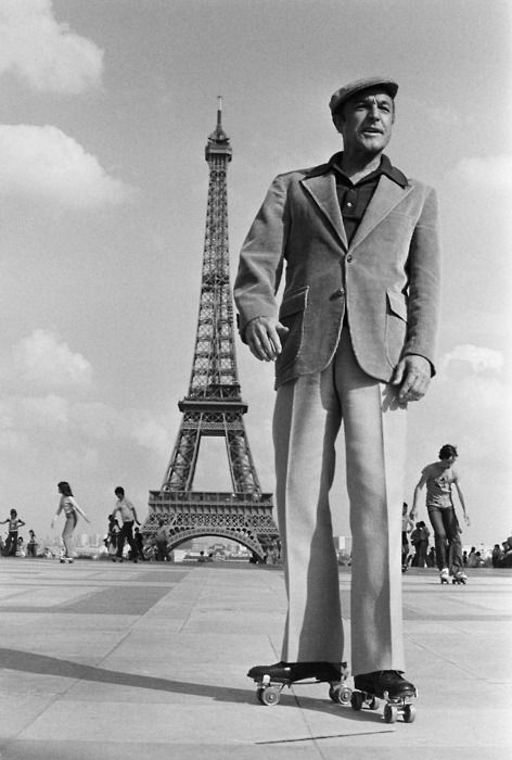 Gene Kelly roller skating in Paris