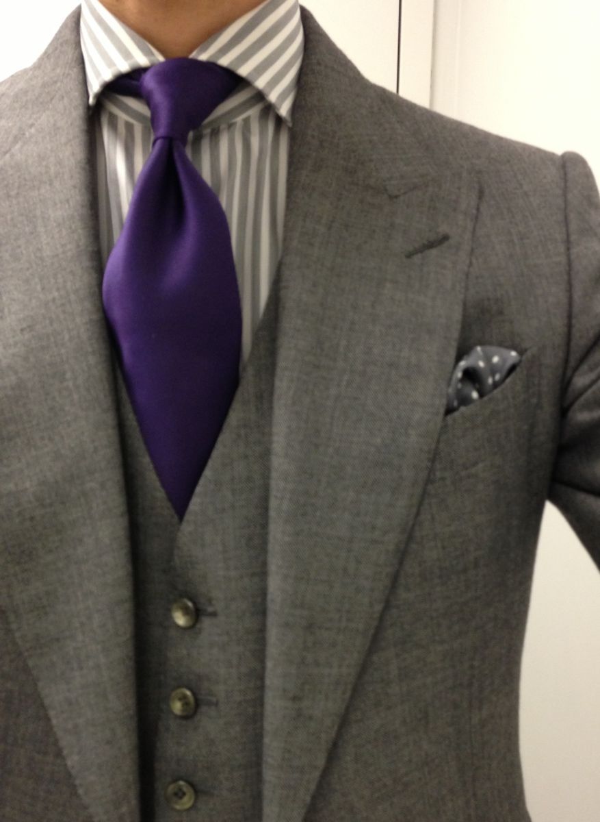 Purple tie and gray suiting. Perfect combination!