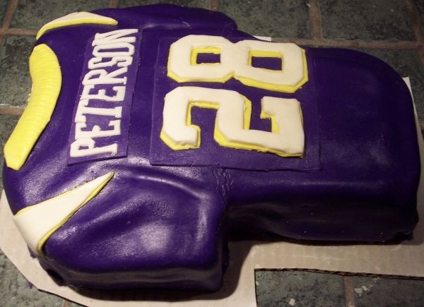 Yum! A cookies and cream cake that's shaped like #Vikings RB Adrian Peterson