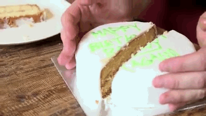 THIS is the correct way to cut a fondant cake. -   Baking Life-Hacks Everybody Needs To Know