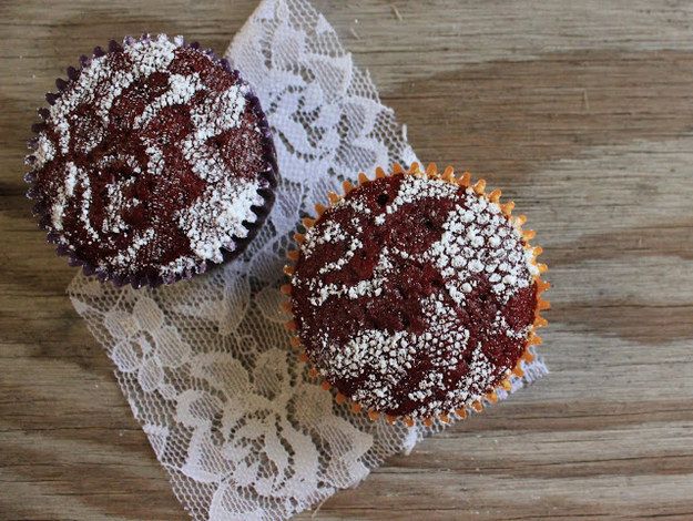 DonвЂ™t have any frosting? Just sprinkle some powdered sugar through lace for this amazing design. -   Baking Life-Hacks Everybody Needs To Know