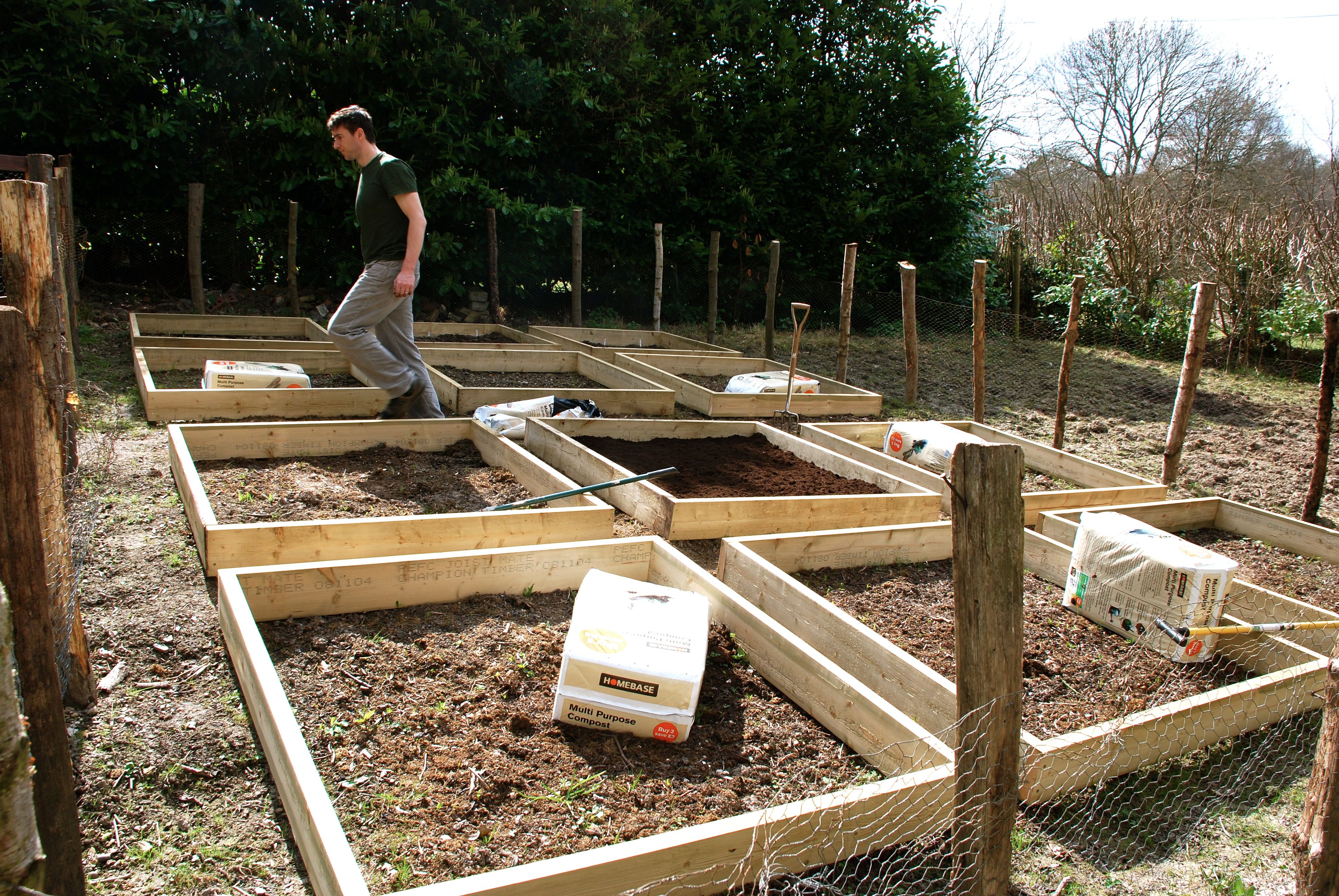 Making raised beds for our vegetable garden -   Raised beds Ideas