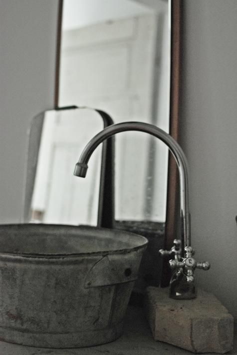 DIY: Galvanized Bucket as Bathroom Sink